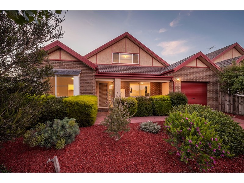 32 Garonne Circuit, Roxburgh Park VIC 3064