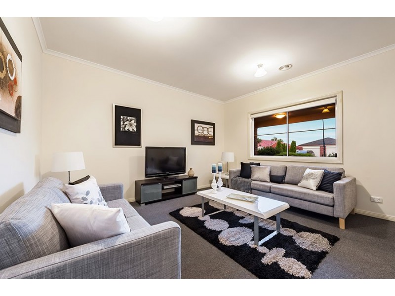 32 Garonne Circuit, Roxburgh Park VIC 3064