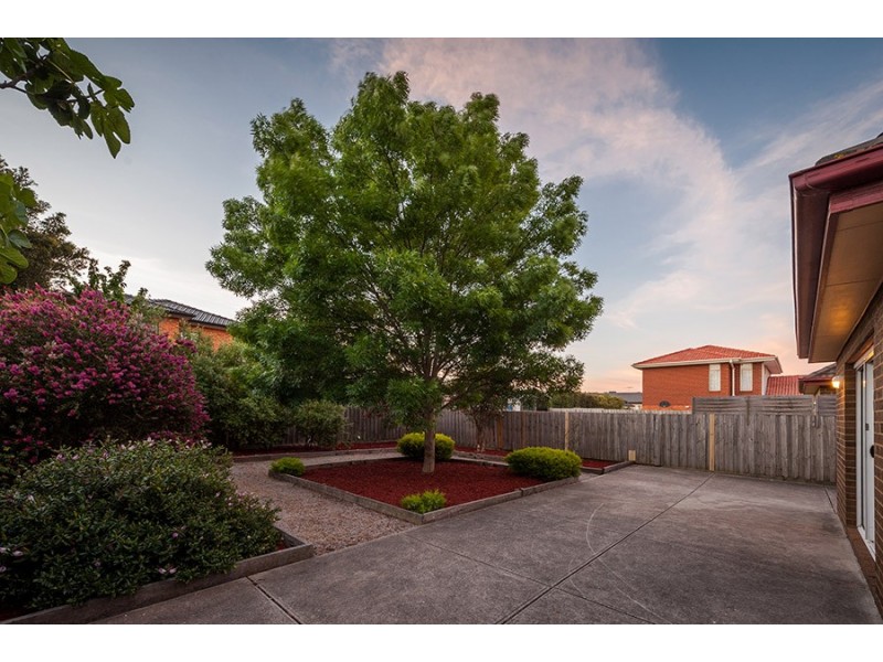 32 Garonne Circuit, Roxburgh Park VIC 3064