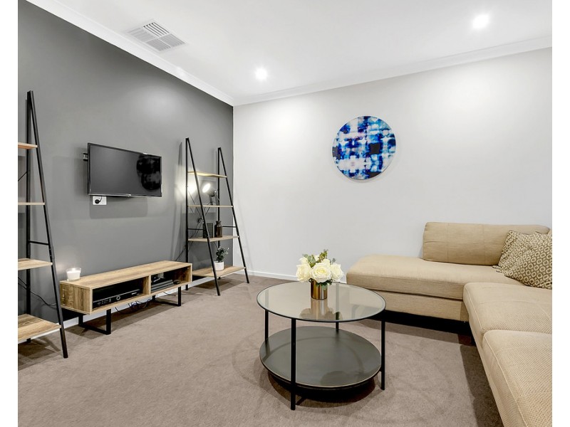 53 Peppertree Parade, Craigieburn VIC 3064