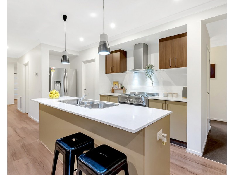 53 Peppertree Parade, Craigieburn VIC 3064