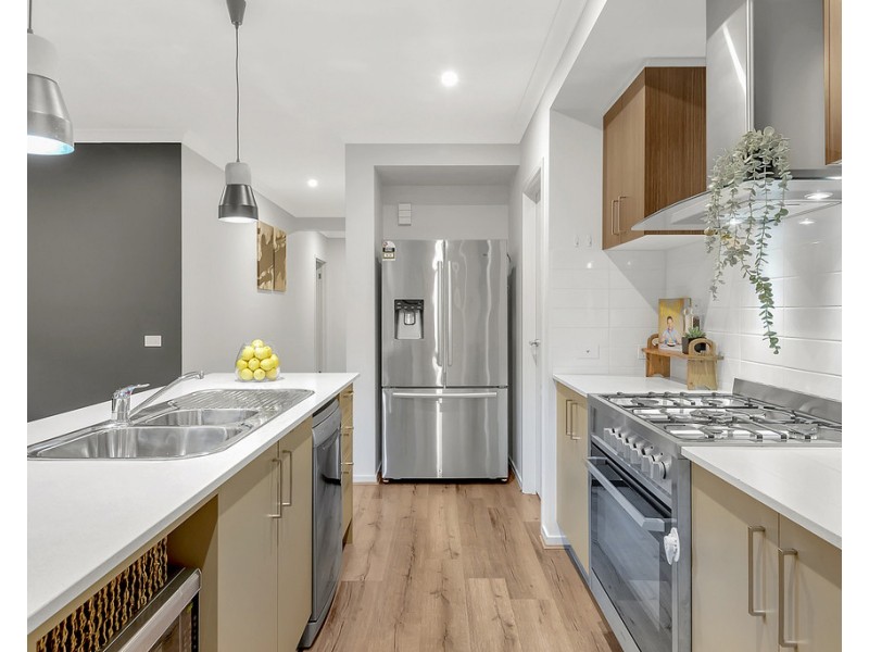 53 Peppertree Parade, Craigieburn VIC 3064