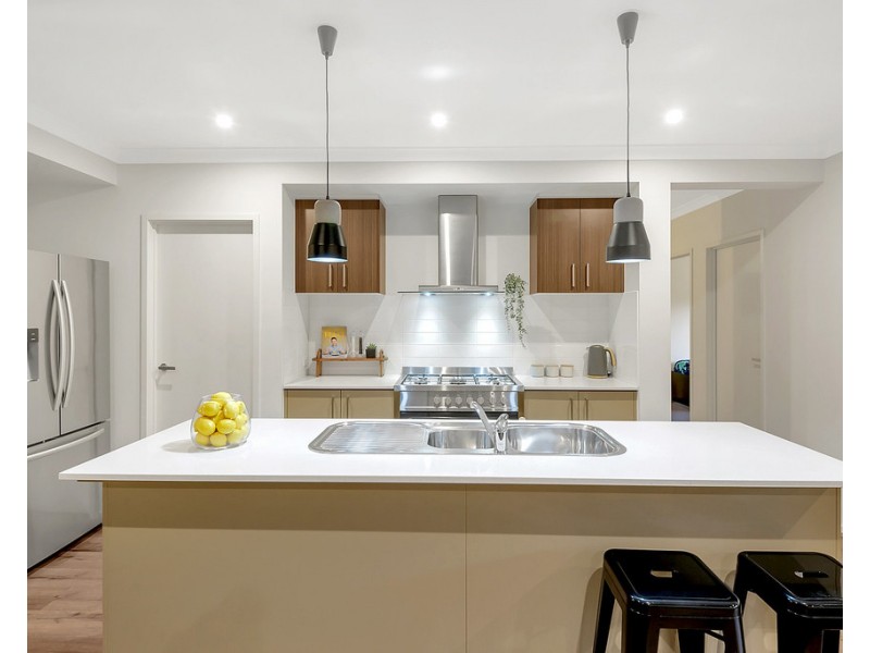 53 Peppertree Parade, Craigieburn VIC 3064