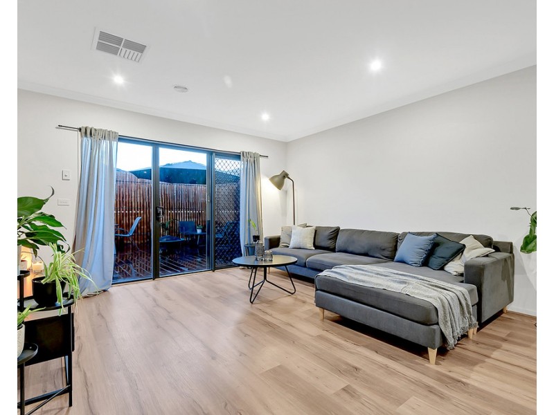 53 Peppertree Parade, Craigieburn VIC 3064