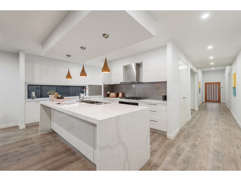 7 Montvale Drive, Craigieburn VIC 3064
