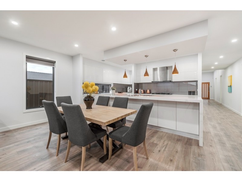 7 Montvale Drive, Craigieburn VIC 3064