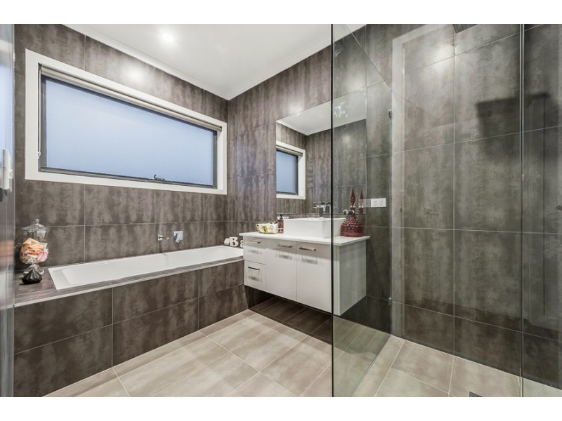 7 Montvale Drive, Craigieburn VIC 3064