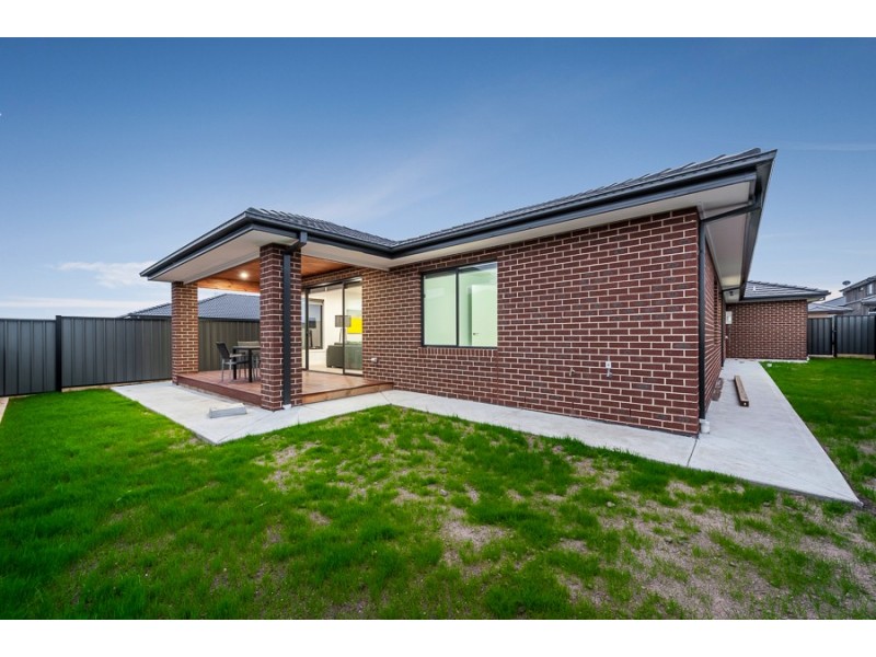 7 Montvale Drive, Craigieburn VIC 3064