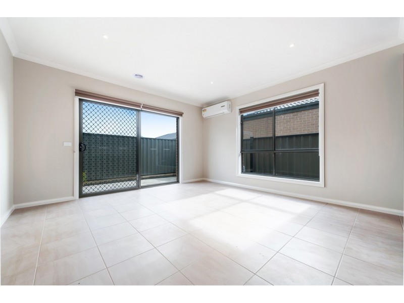 13 Mountleigh Circuit, Craigieburn VIC 3064