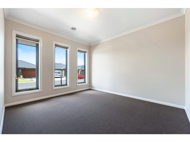 13 Mountleigh Circuit, Craigieburn VIC 3064