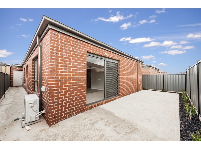13 Mountleigh Circuit, Craigieburn VIC 3064