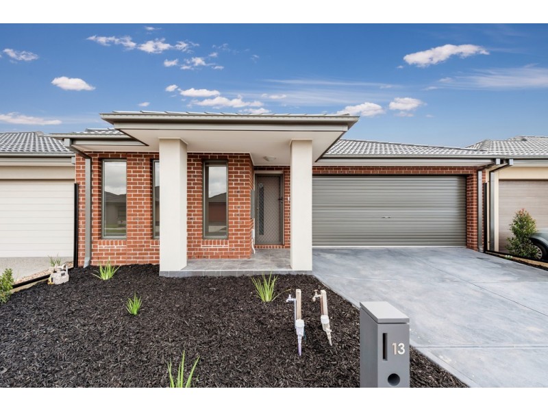 13 Mountleigh Circuit, Craigieburn VIC 3064