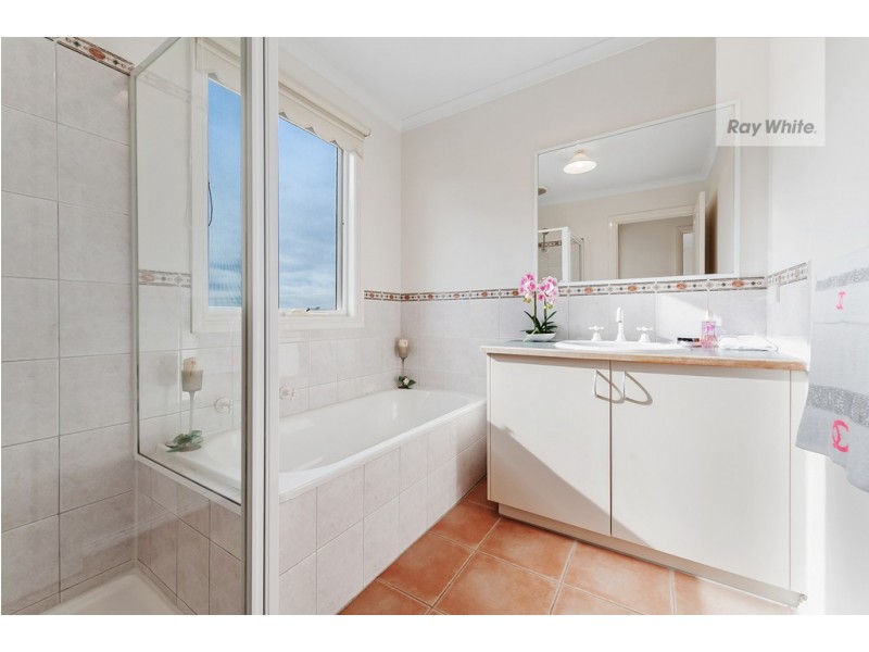 13 Meadowbank Lane, Craigieburn VIC 3064