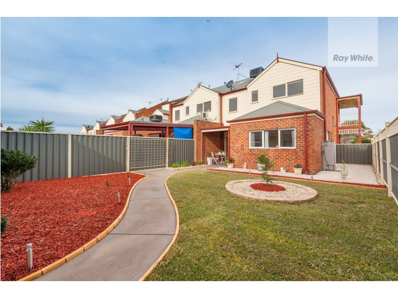 13 Meadowbank Lane, Craigieburn VIC 3064