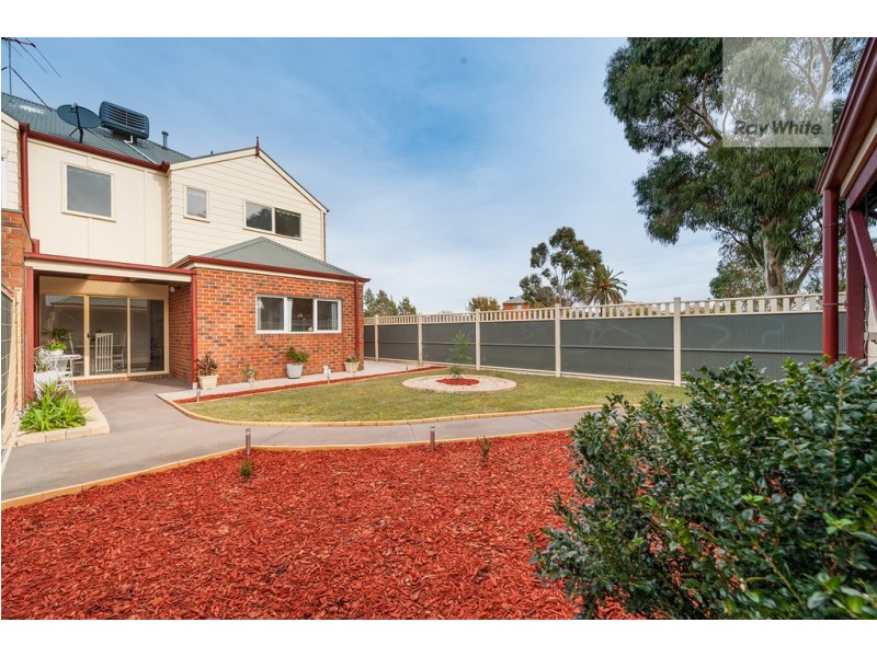 13 Meadowbank Lane, Craigieburn VIC 3064