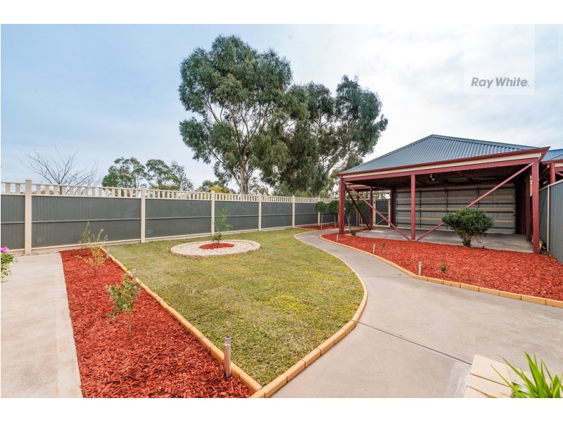 13 Meadowbank Lane, Craigieburn VIC 3064