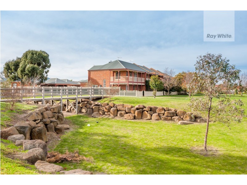 13 Meadowbank Lane, Craigieburn VIC 3064
