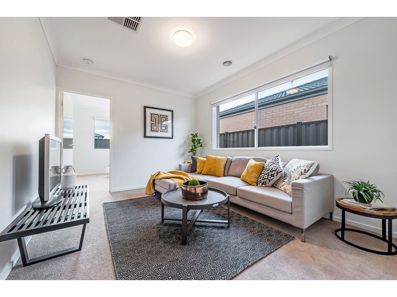 31 Peninsula Crescent, Craigieburn VIC 3064