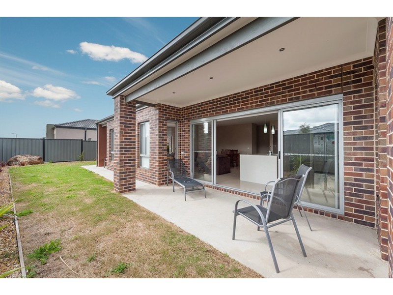 28 Falkland Road, Craigieburn VIC 3064