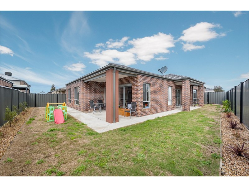 28 Falkland Road, Craigieburn VIC 3064