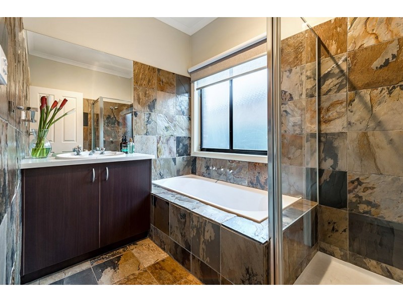 110 Malcolm Creek Parade, Craigieburn VIC 3064