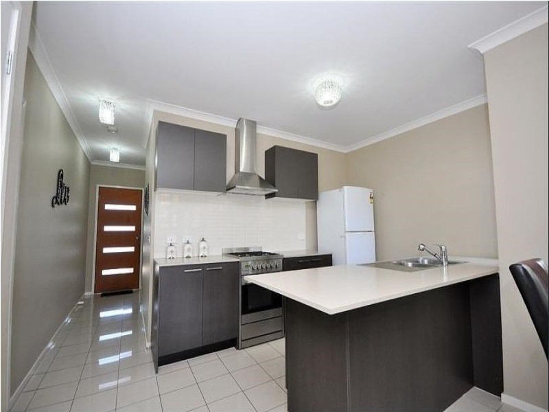 17 Kirkstead Grove, Craigieburn VIC 3064