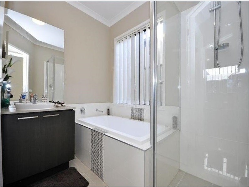 17 Kirkstead Grove, Craigieburn VIC 3064