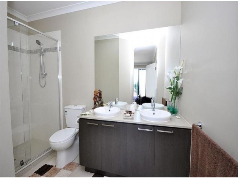17 Kirkstead Grove, Craigieburn VIC 3064