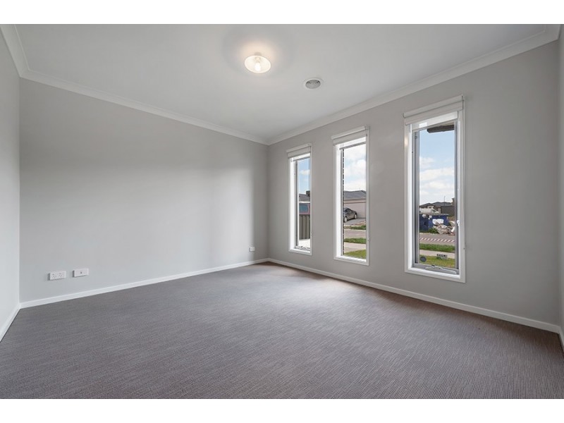 26 Loudon Circuit, Craigieburn VIC 3064