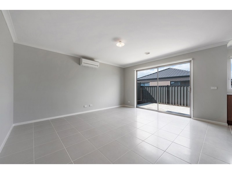 26 Loudon Circuit, Craigieburn VIC 3064