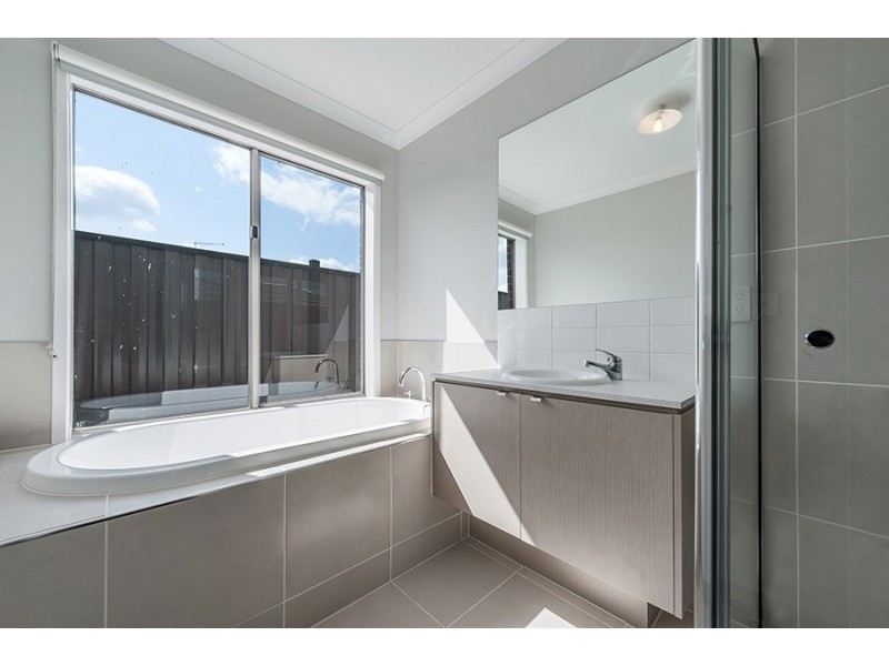 26 Loudon Circuit, Craigieburn VIC 3064