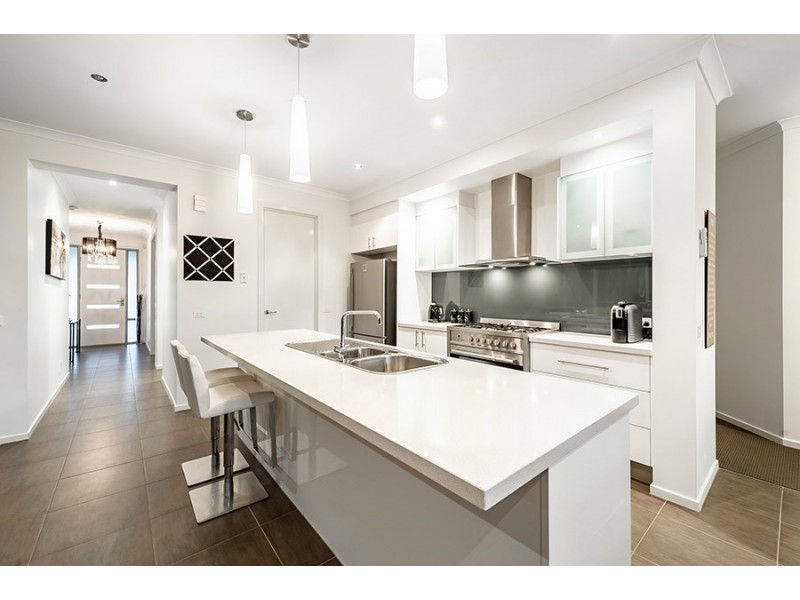 11 Hennessy Street, Craigieburn VIC 3064