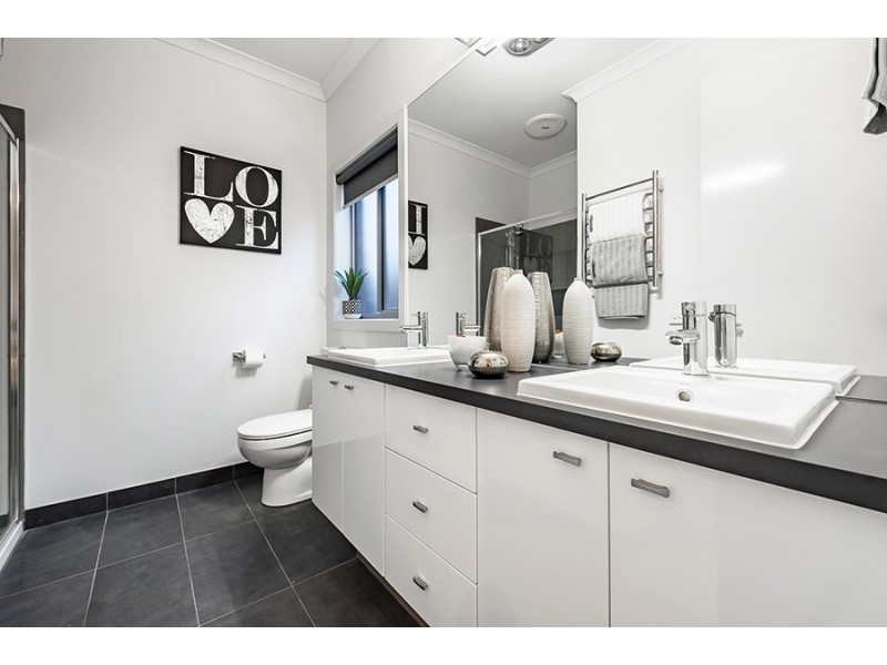 11 Hennessy Street, Craigieburn VIC 3064