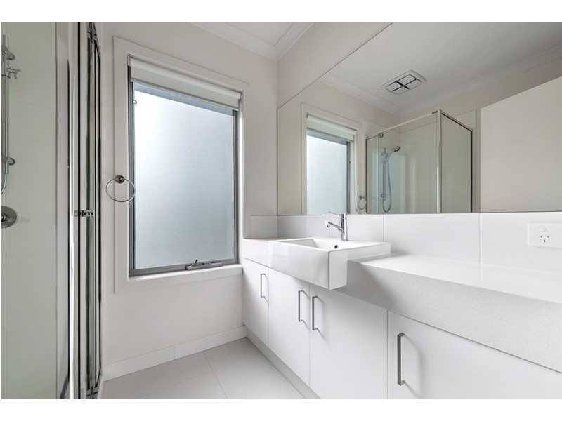 19 Versant Drive, Craigieburn VIC 3064