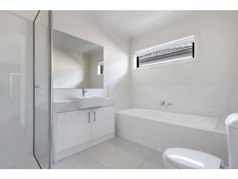 19 Versant Drive, Craigieburn VIC 3064