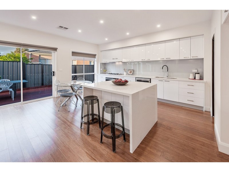 28 Rainham Avenue, Craigieburn VIC 3064