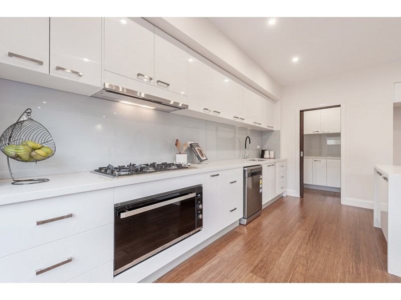 28 Rainham Avenue, Craigieburn VIC 3064