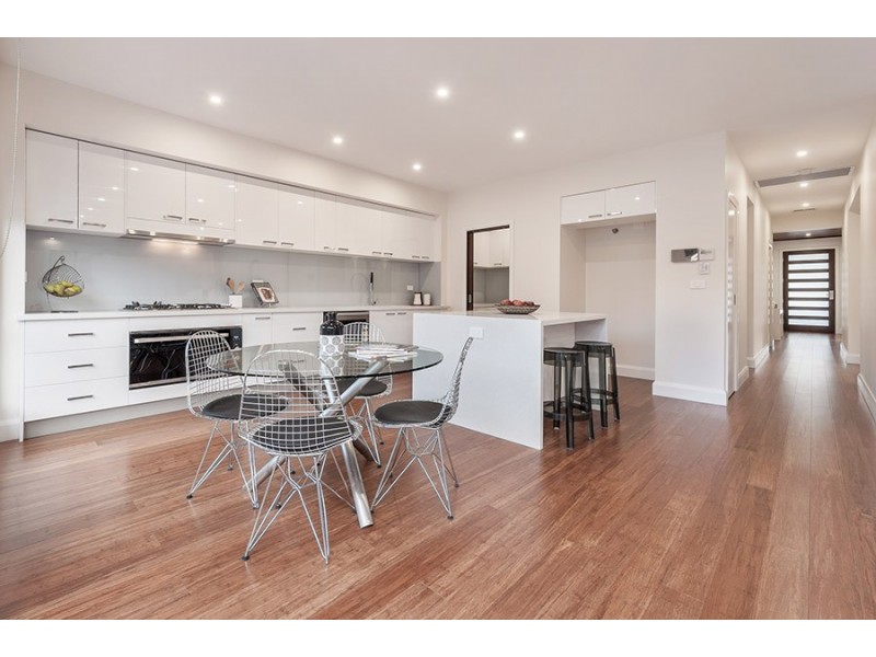 28 Rainham Avenue, Craigieburn VIC 3064