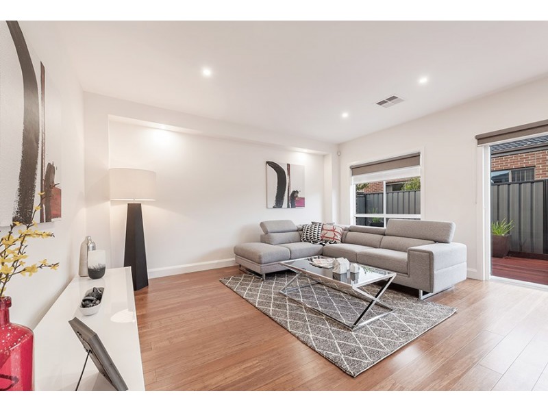 28 Rainham Avenue, Craigieburn VIC 3064