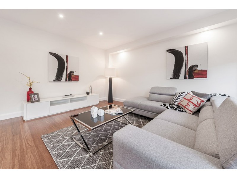 28 Rainham Avenue, Craigieburn VIC 3064