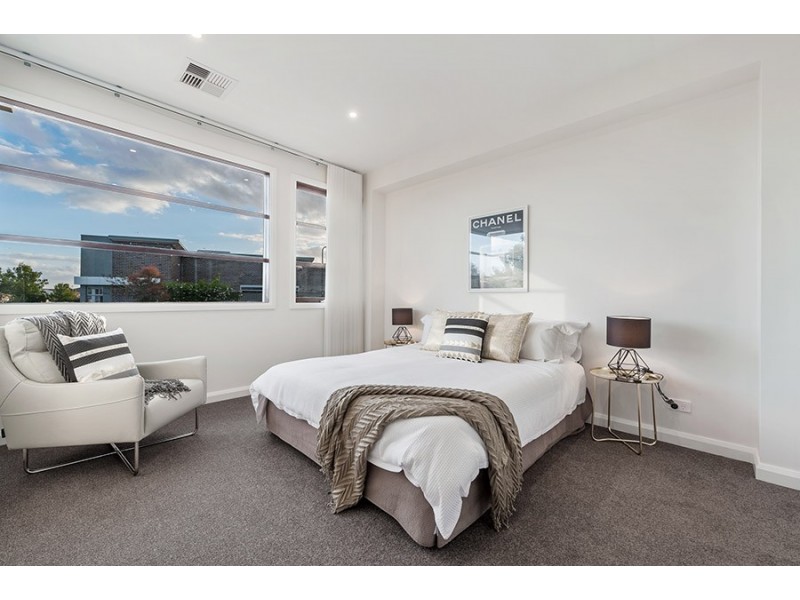 28 Rainham Avenue, Craigieburn VIC 3064