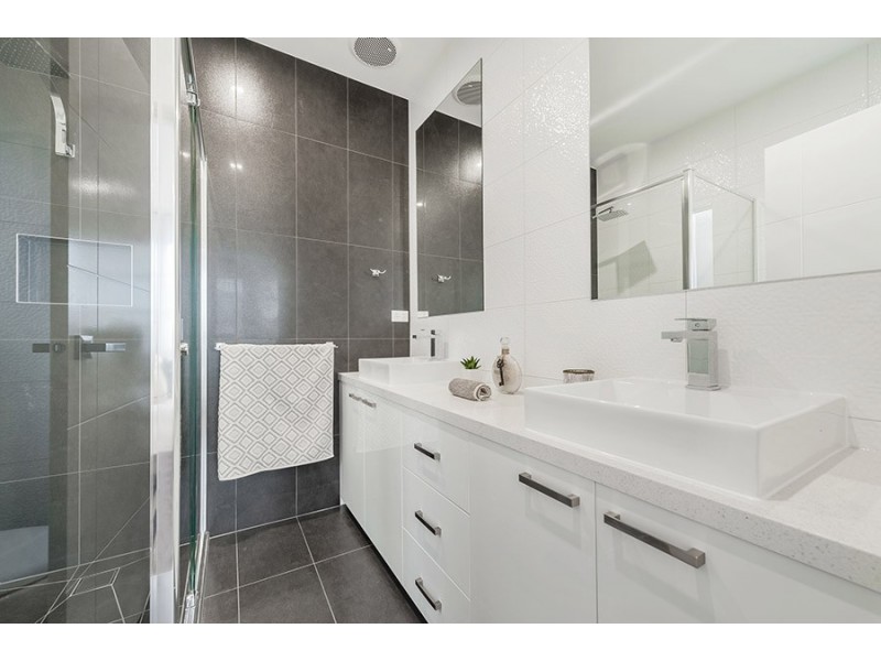 28 Rainham Avenue, Craigieburn VIC 3064