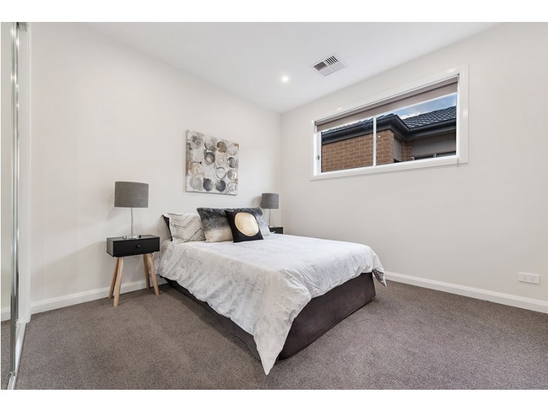28 Rainham Avenue, Craigieburn VIC 3064