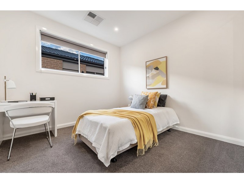 28 Rainham Avenue, Craigieburn VIC 3064