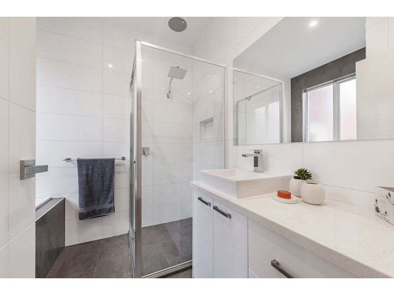 28 Rainham Avenue, Craigieburn VIC 3064