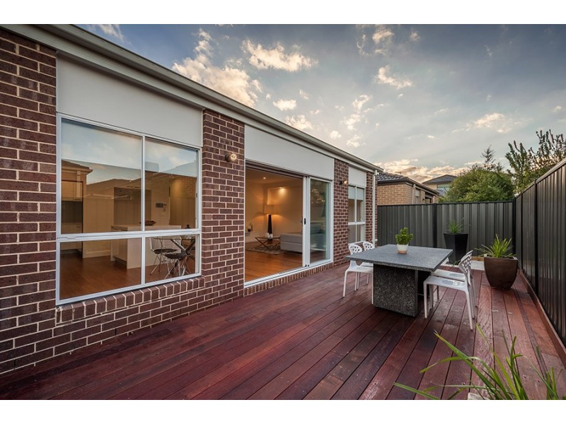 28 Rainham Avenue, Craigieburn VIC 3064