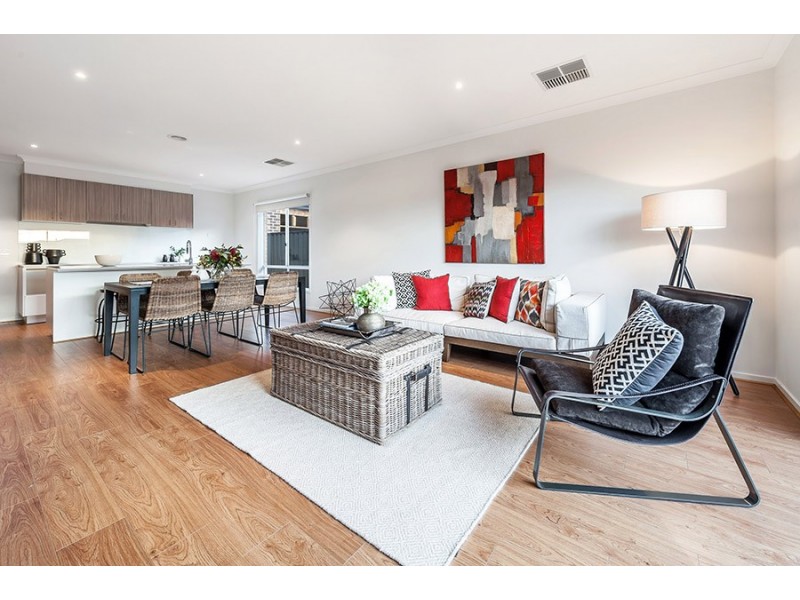 33 Peninsula Crescent, Craigieburn VIC 3064