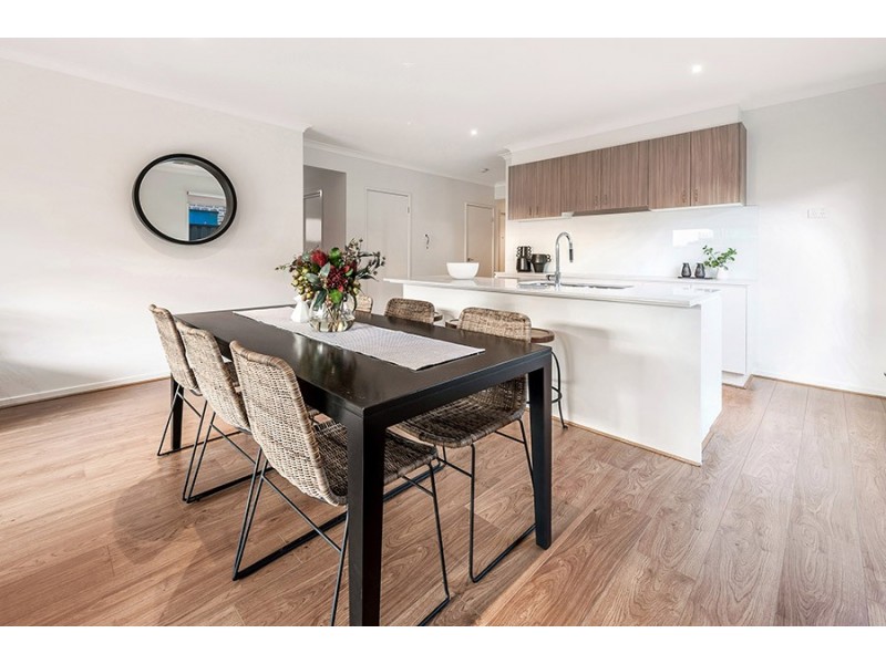 33 Peninsula Crescent, Craigieburn VIC 3064