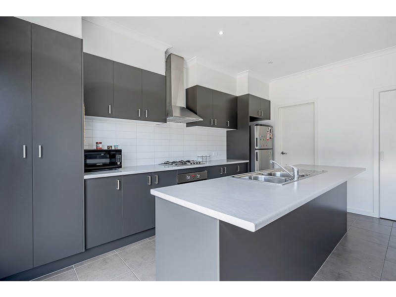 3/33 Kirkstead Grove, Craigieburn VIC 3064