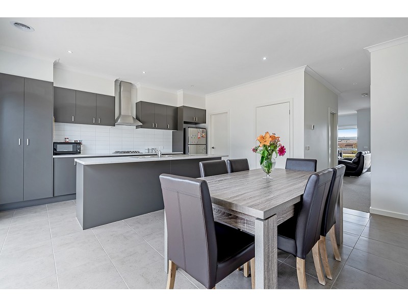 3/33 Kirkstead Grove, Craigieburn VIC 3064